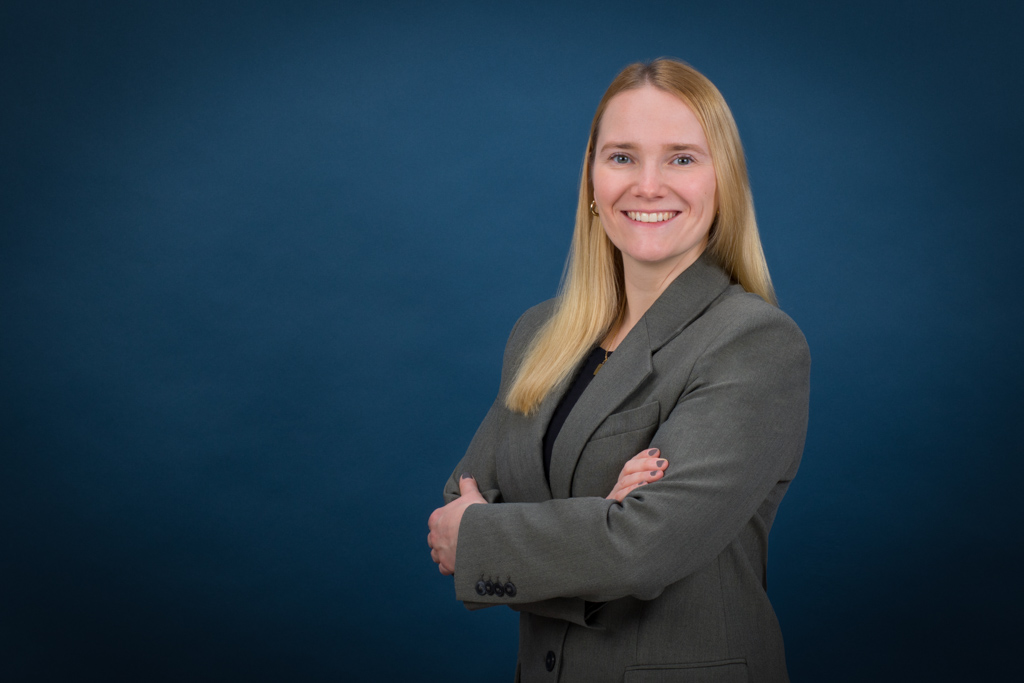 Bewerbungsfoto Porträt von schöne junge Frau - Fotostudio Hanau - dc photodesign